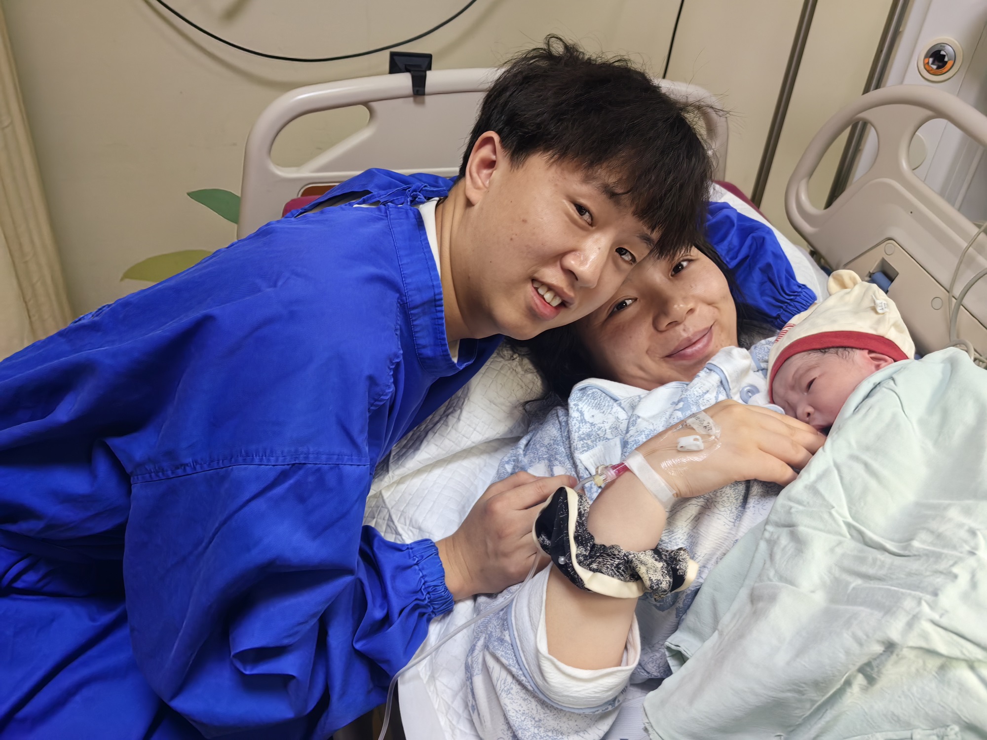 06劲牌员工袁洪亮一家三口 06劲牌员工袁洪亮一家三口